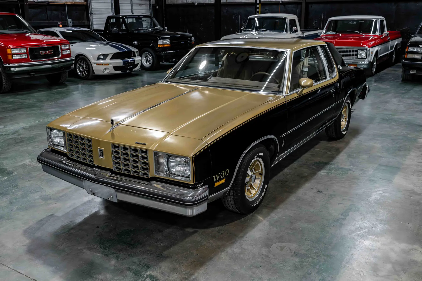 1_1979-Oldsmobile-W30-Black and Gold-536930-36.jpg